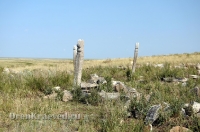 Старое кладбище близ гранитных скал «Шонкал». Июль 2012 года