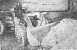 Погрузочно-доставочная машина ЛК-1 в забое рудника. 