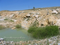 Опытный карьер ЗАО «ВГРЭ» (пройден в 1985 г.) — южная часть Айдырлинского месторождения мрамора