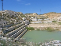 Опытный карьер ЗАО «ВГРЭ» (пройден в 1985 г.) — южная часть Айдырлинского месторождения мрамора