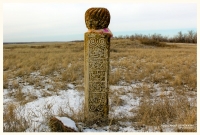 Старое кладбище со стелой-кулпытасом близ села Буранчи