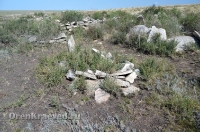 Старое кладбище близ гранитных скал «Шонкал». Июль 2012 года