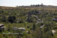 Старое кладбище близ гранитных скал «Шонкал». Июль 2012 года