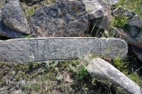 Старое кладбище близ гранитных скал «Шонкал». Июль 2012 года