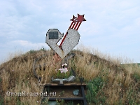 Необычный придорожный памятник. Июль 2012 года