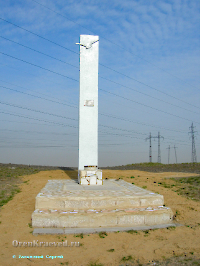 Памятник Ф.И. Подзорову. Апрель 2006 года