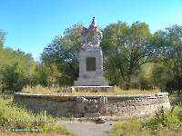 Братская могила красноармейцев, погибших летом 1918 года при обороне Орска от белогвардейцев. Сентябрь 2006 года