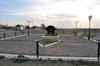 Памятник металлургам в посёлке Светлый