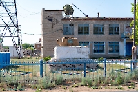 Памятник в честь основания п. Восточный. Июнь 2025 года