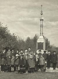 Братская могила красногвардейцев, расстрелянных колчаковцами в 1919 г. г. Абдулино. 1972 год