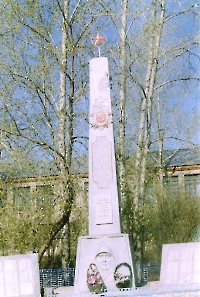 Памятник воинам-землякам, павшим в годы Великой Отечественной войны с. Надеждинка