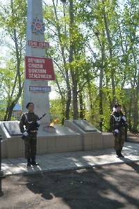 Памятник-обелиск (стела) павшим на полях сражений в годы Великой Отечественной войны п. Комсомольский