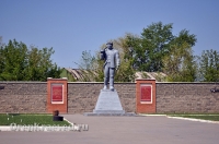 Памятник шахтеру п. Домбаровский