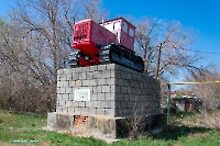 Памятник первоцелинникам в посёлке Домбаровский. Апрель 2023 года