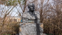 Бюст В.И. Ленина п. Домбаровский. Апрель 2022 года