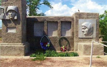 Барельеф воинам, погибшим в период Великой Отечественной войны 1941–1945 гг. с. Александровка