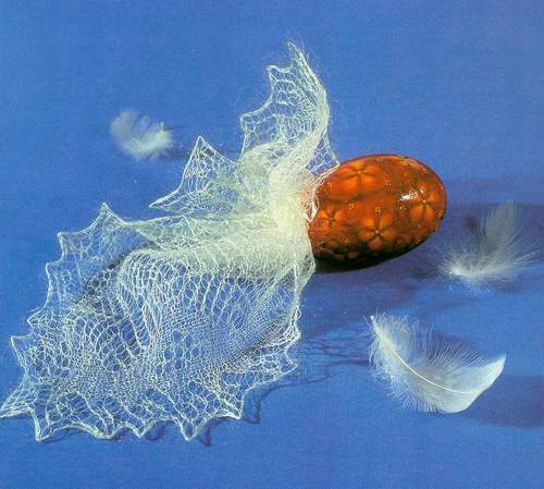 «Паутинку» легко можно уложить в скорлупу гусиного яйца или пропустить через обручальное кольцо