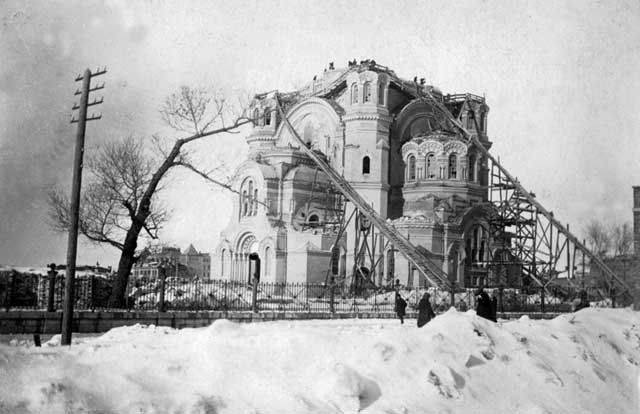 Начало разрушения Казанского кафедрального собора г. Оренбурга