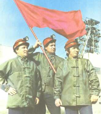 Передовые бурильщики А. И. Коршунов, А. М. Кравчук, В. П. Шилин. 