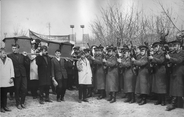 1965 год. Перезахоронение в Сквере славы, фото из фонда городского краеведческого музея