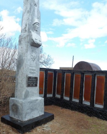 Стела Героям села, погибшим в годы Гражданской и Великой Отечественной войны 1917–1945 гг. с. Миролюбовка