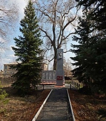 Стела Воинам, погибшим в период Великой Отечественной войны 1941–1945 гг. с. Платовка