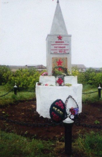 Постамент Воинам Новосергиевского района, погибшим в Великую Отечественную войну с. Верхняя Платовка